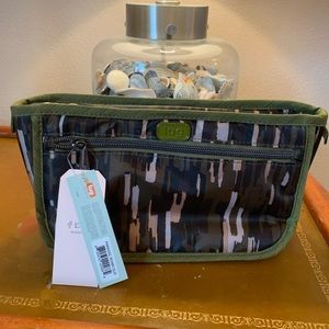 LUG PARASAIL  RIVER WALK OLIVE  NWT